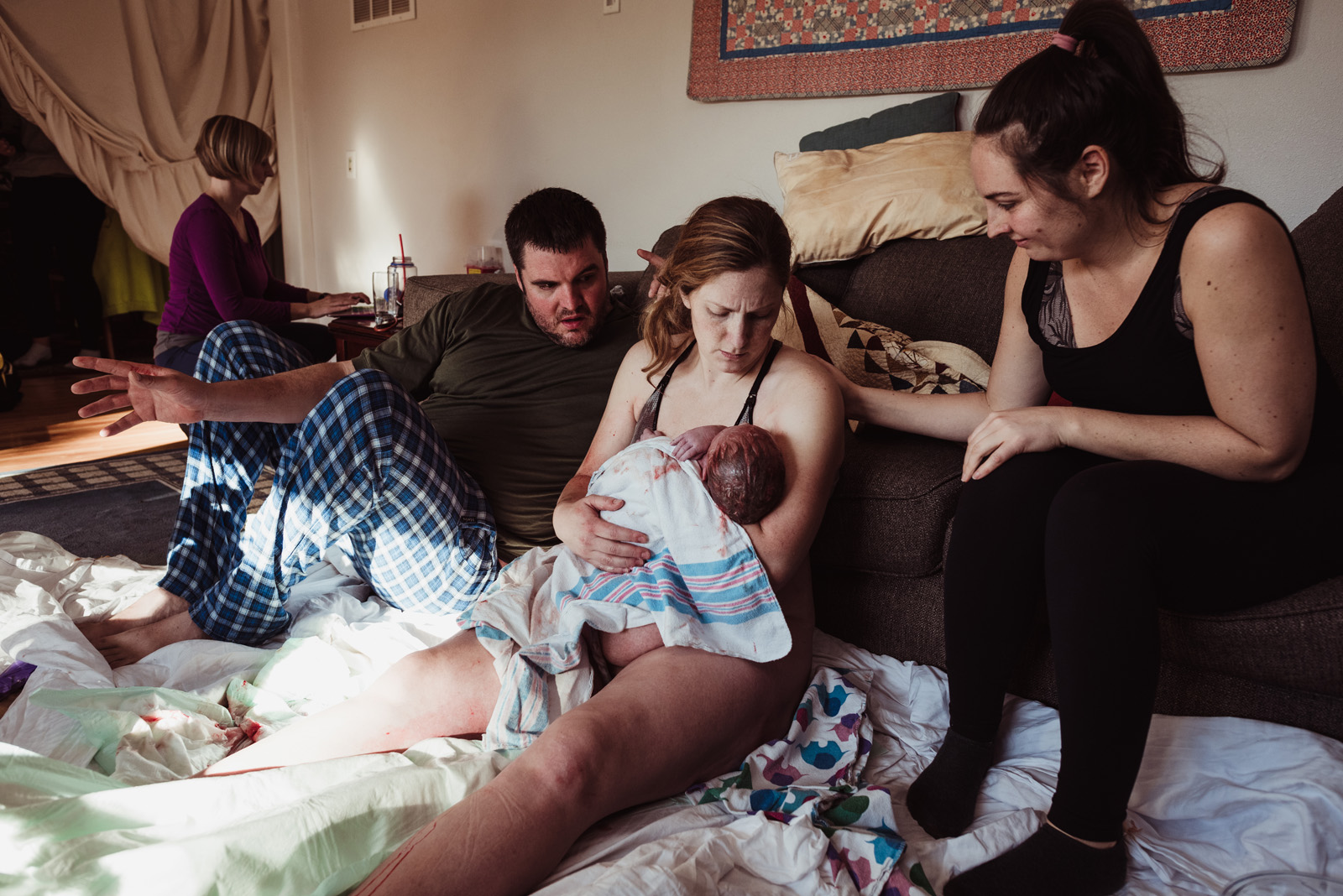 Home birth photography in Beaverton Oregon by Natalie Broders