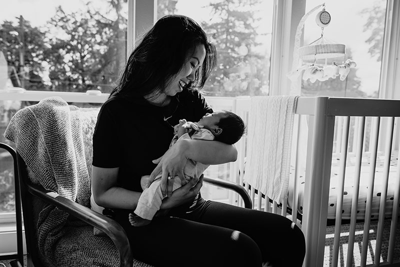 Lifestyle newborn photographer in Portland, Oregon