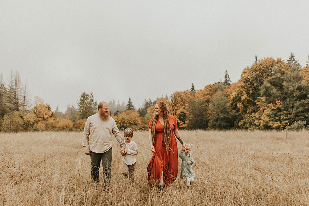 Family photography by Sidnee Adler of Natalie Broders with her family at Asburry Park in St Helens, OR – October
