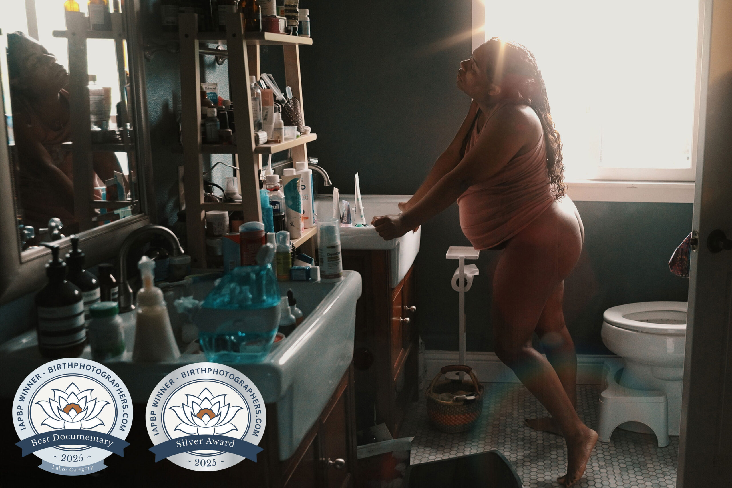 Image awarded Best in Labor Documentary Silver Award 2025 to Natalie Broders by International Association of Birth Photographers